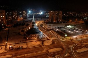 kostol v noci